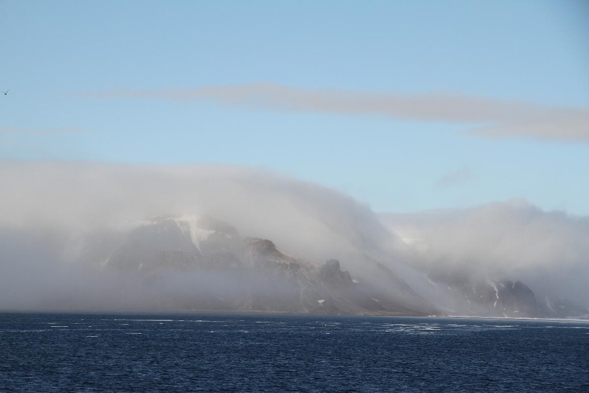 Остров Циглера в тумане. Земля Франца-Иосифа